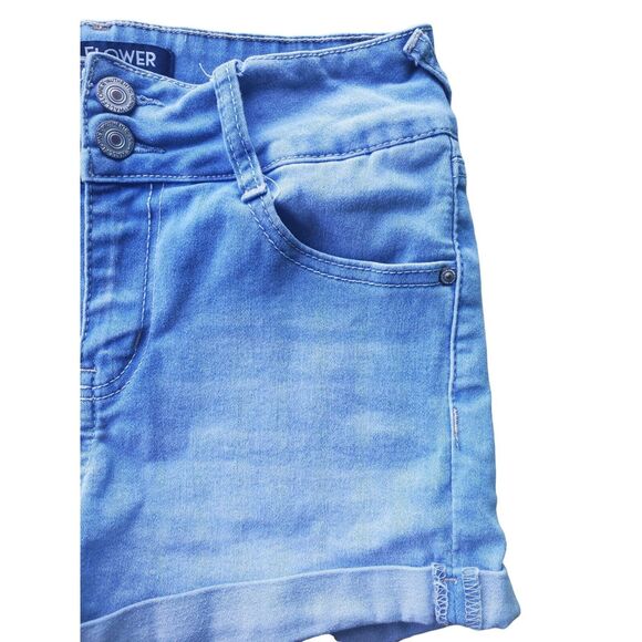 Wallflower Shorts 7 Juniors Ultra Fit Denim Light Wash Cuffed Mid Rise Summer - Picture 2 of 4